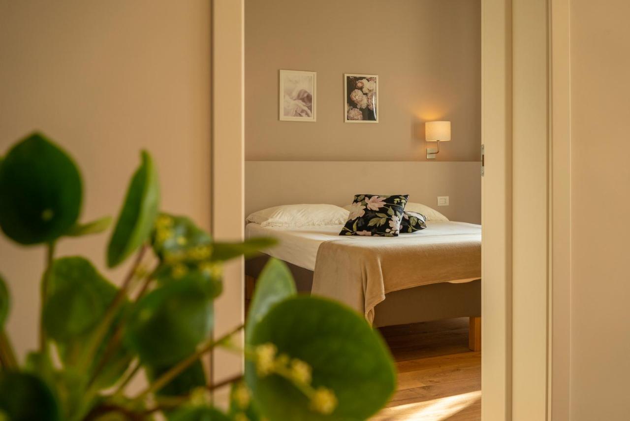 Apartamento La Mascarana Lesa Exterior foto